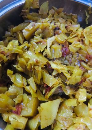 A picture of Aloo gobhi.