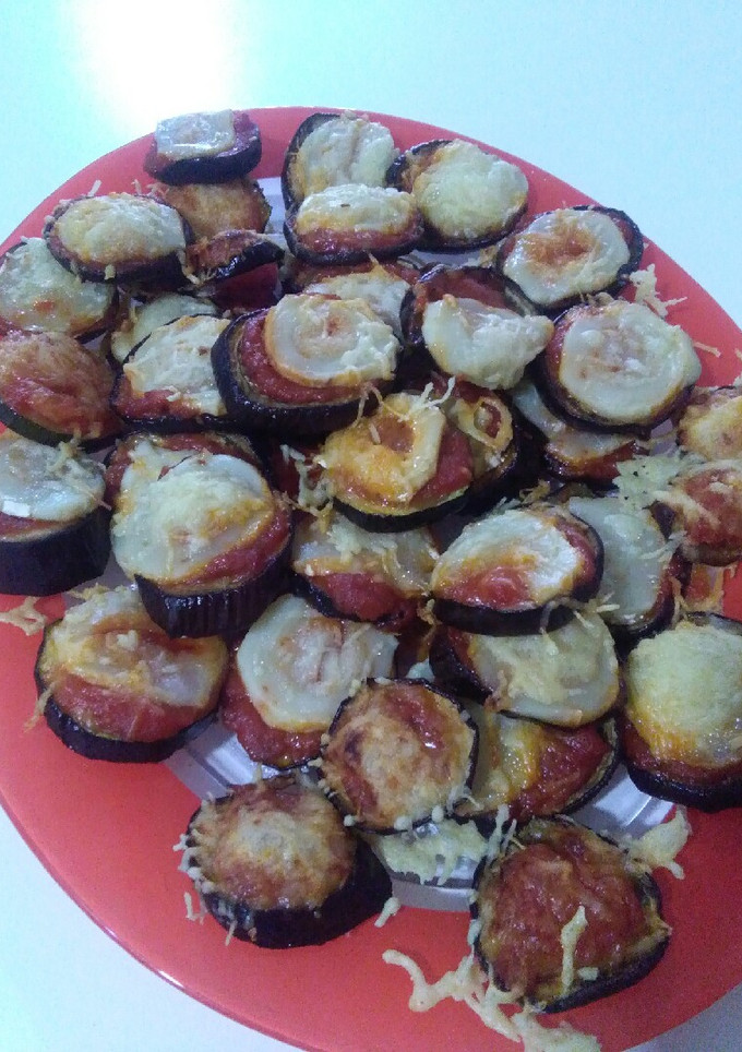 Una foto de Rodajitas de berenjena gratinadas