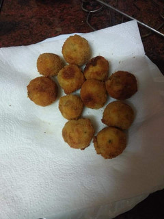 Una foto de Buñuelos de papas y atún