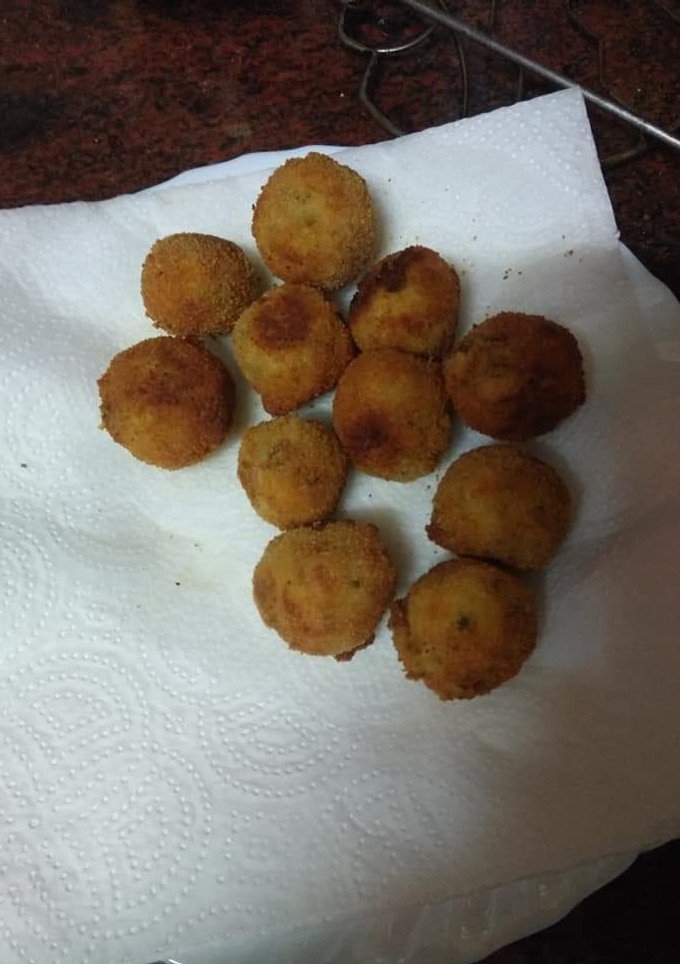 Una foto de Buñuelos de papas y atún