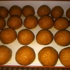Besan ladoo A picture of Besan ladoo.