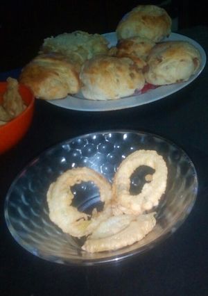 Una foto de Aros de cebolla en pancito saborizados de jamón ajo y cebolla