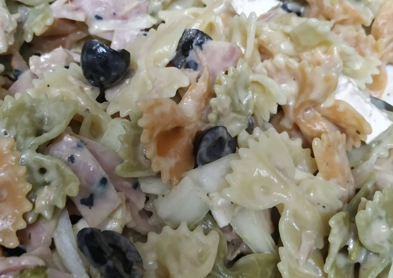Ensalada de pasta con vinagreta de miel y mostaza