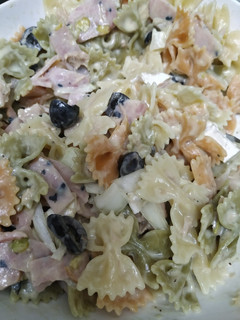 Una foto de Ensalada de pasta con vinagreta de miel y mostaza
