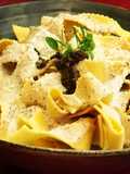 Cintas de pasta fresca al huevo con salsa de trufa y queso pecorino 🇮🇹 🇮🇹 🇮🇹