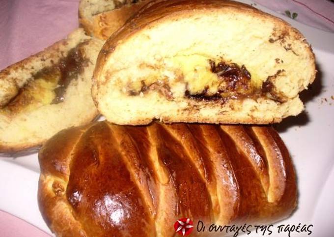 κύρια φωτογραφία συνταγής Τσουρέκι - Braid κέικ με κρέμα και σοκολάτα