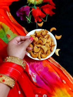 नमकीन काजू मठरी (Namkeen kaju mathri recipe in hindi) रेसिपी मुख्य फोटो