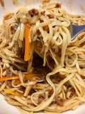 Chow Mein de Carne Molida Frita y Caldo de Gallina & Vegetales