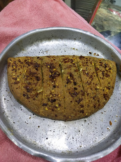 स्टफ चिझ गार्लिक ब्रेड (garlic bread recipe in marathi) रेसिपी चे मुख्य फोटो