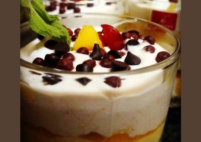 Biscuit Custard Mango Mousse