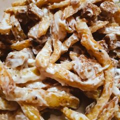 A picture of Tikka Mayo Garlic Fries.