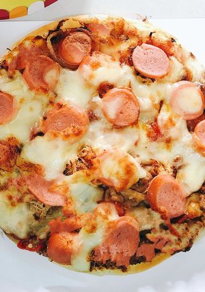 Hình của món Pizza xúc xích, bò băm từ NCKD.