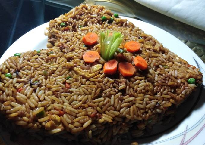 الصورة الرئيسية لوصفة الرز الصيني مع الخضار والبيض