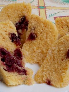 Joghurtos meggyes sütemény, mikróban sütve recept fotója