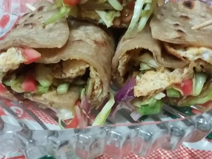 Easy Steps to Make Recipes Egg paratha roll the Delicious Make You Drink.