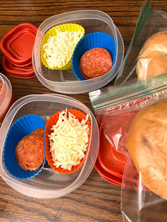 A picture of Homemade Pizza lunchable.