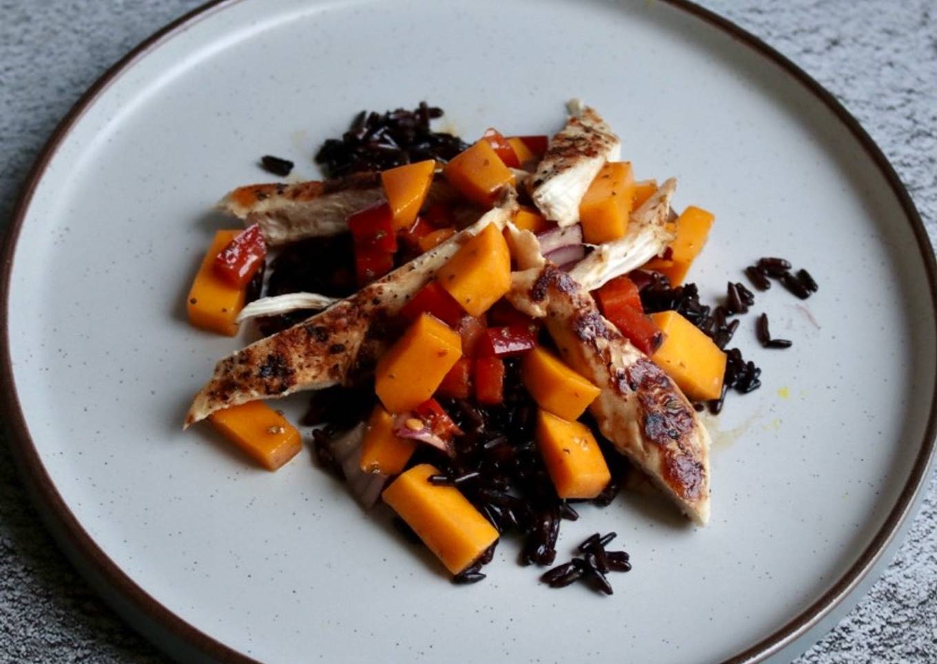 Chicken and mango salsa with Thai riceberry