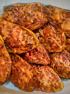 Una foto de Berenjenas rellenas de carne y verduras