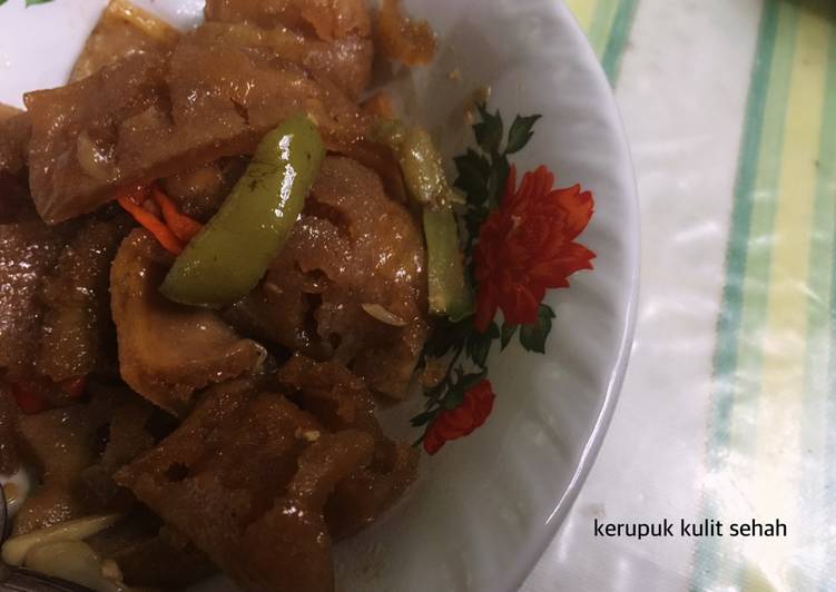 Langkah Mudah untuk Membuat Kerupuk kulit sehah (hidangan simple, nendang pedesnya) Anti Gagal