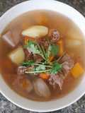 Canh thịt bò nấu rau củ