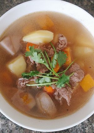 Hình của món Canh thịt bò nấu rau củ.