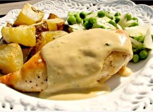 Foto principal de Pechuga de pollo con salsa de mostaza de dijon y estragón