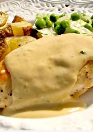 Una foto de Pechuga de pollo con salsa de mostaza de dijon y estragón