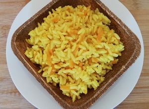 Una foto de Arroz al curry con zanahoria