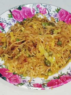 वेज हक्का नूडल्स (Veg hakka noodles recipe in hindi) रेसिपी मुख्य फोटो