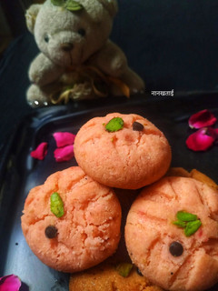 नानखताई (nankhatai recipe in Hindi) रेसिपी मुख्य फोटो