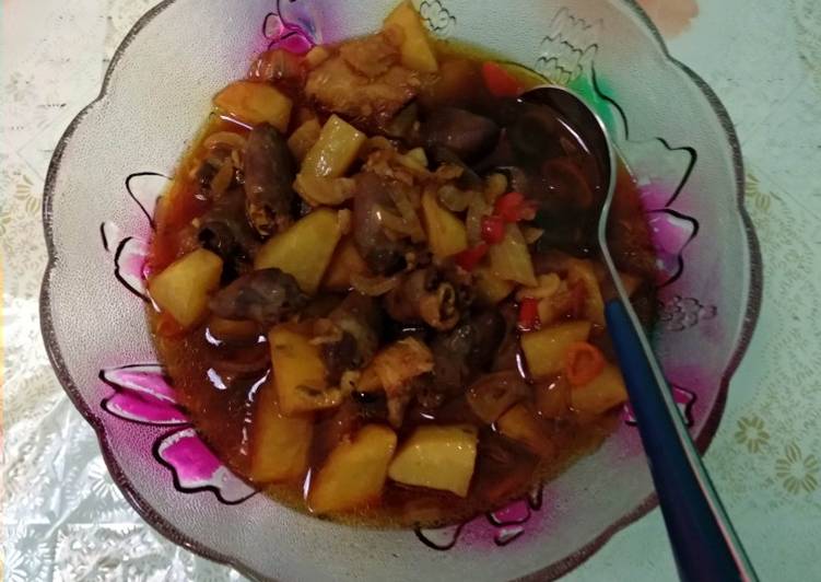 Resep Jantung ayam mix kentang goreng pedas manis 😂😂, Menggugah Selera