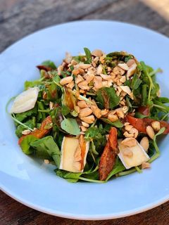 Una foto de Ensalada De Queso Brie