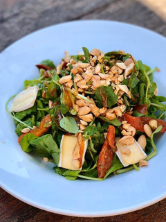 Una foto de Ensalada De Queso Brie