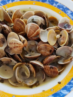 Una foto de Almejas en salsa