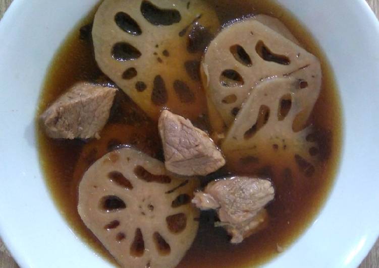 Steps to Prepare Speedy 莲藕排骨汤 Lotus Root Pork Rib Soup