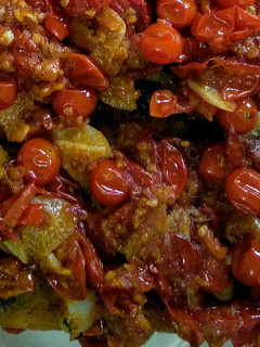 Una foto de Otro pan con tomate al ajillo!
