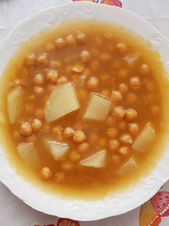 Una foto de Garbanzos con patatas