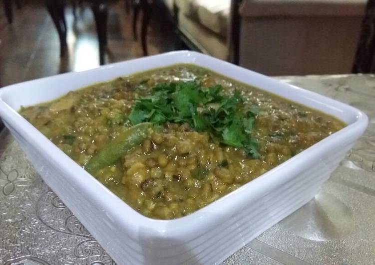 Simple Way to Prepare Perfect Moong daal with chicken