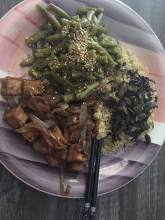 Una foto de Tofu al estilo árabe con groumd sumac