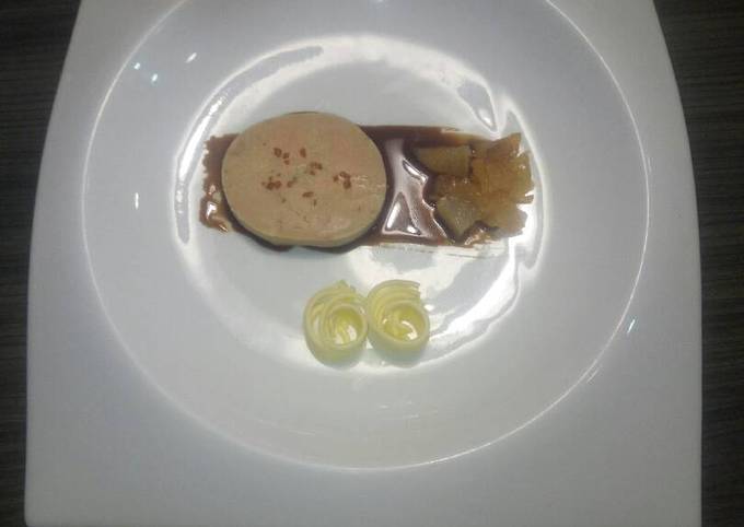 Foto principal de Foie pato, con reducción de vino pedro Ximénez y pera carameliza