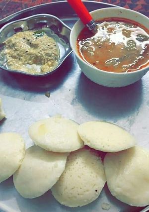A picture of Idli.