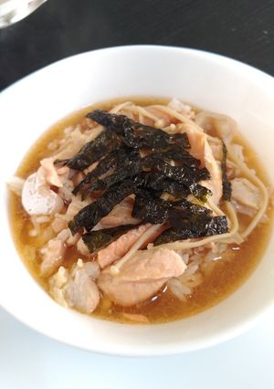Foto resep Salmon belly soup with enoki and doenjang paste