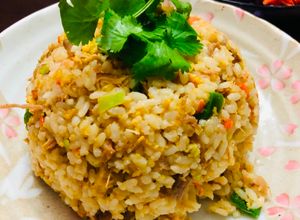 Una foto de Arroz frito con carne de cerdo hervida Chāhan Japonés NIBUTANOCYAJAN🇨🇳🇺🇾🇯🇵煮豚の炒飯