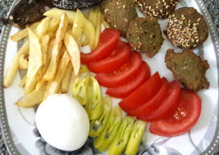 فطار مصري اصيل (طعمية)😍