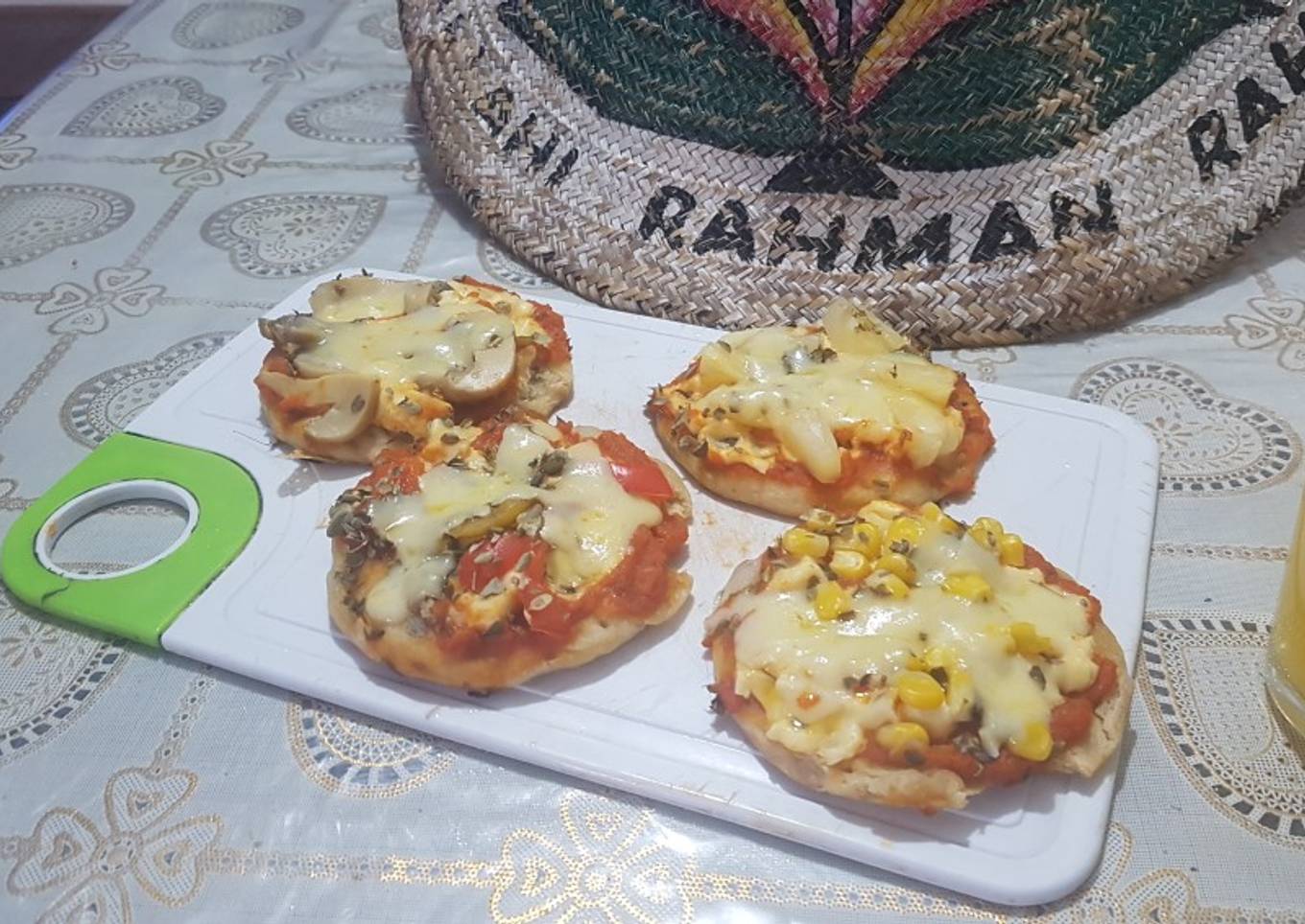 Mini pan pizzas