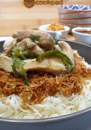 A picture of Ginger Chicken with Crispy Noodles & Garlic Rice.