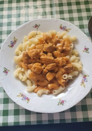 Tejfölös hús tésztával recept fotója