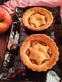 A picture of Mini Apple Pie.