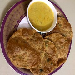 A picture of Methi Poori.