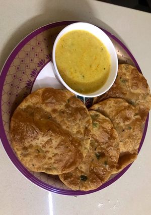A picture of Methi Poori.